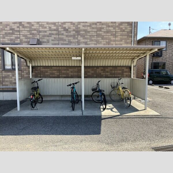 現地周辺 (駐輪場)