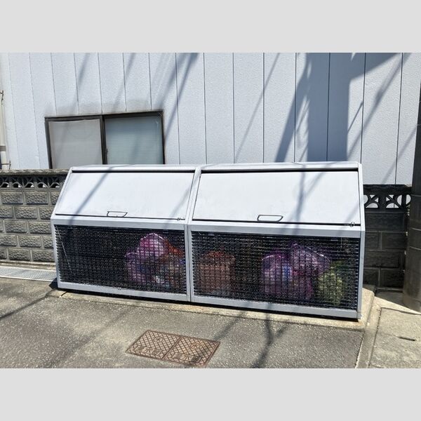 現地周辺 (ゴミ置場)