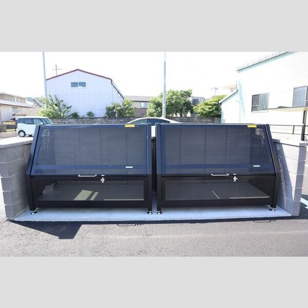 現地周辺 (ゴミ置場)