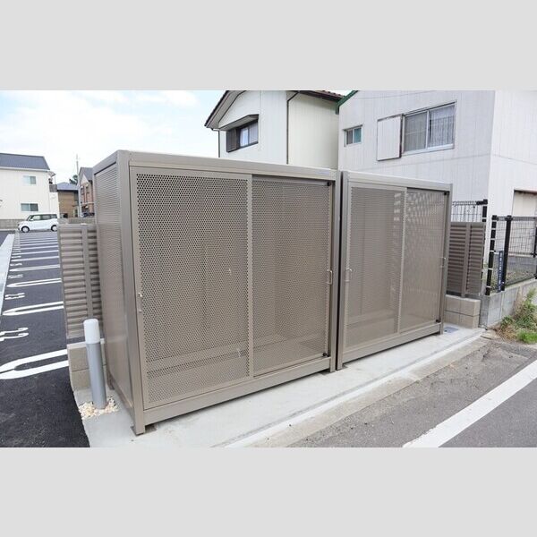 現地周辺 (ゴミ庫)