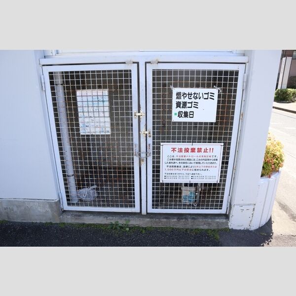 現地周辺 (ゴミ置場)