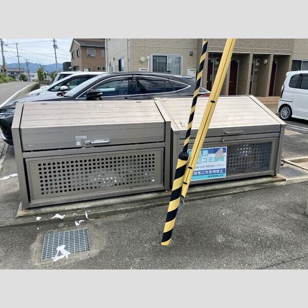 現地周辺 (ゴミ置場)