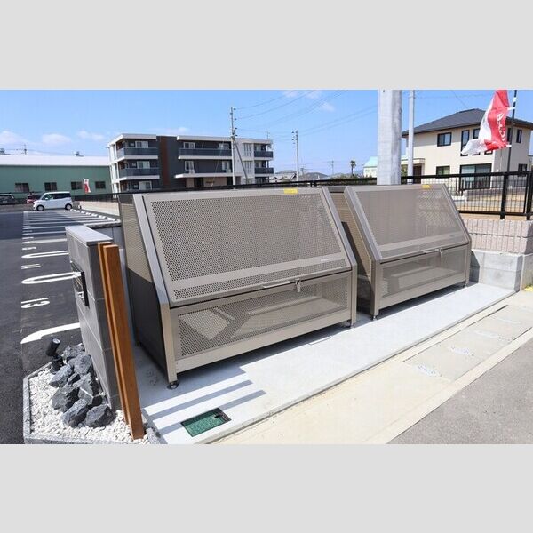 現地周辺 (ゴミ置場)