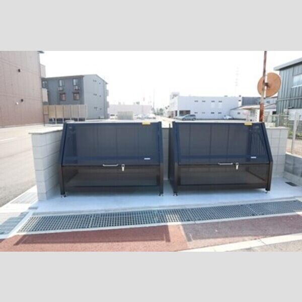 現地周辺 (ゴミ庫)