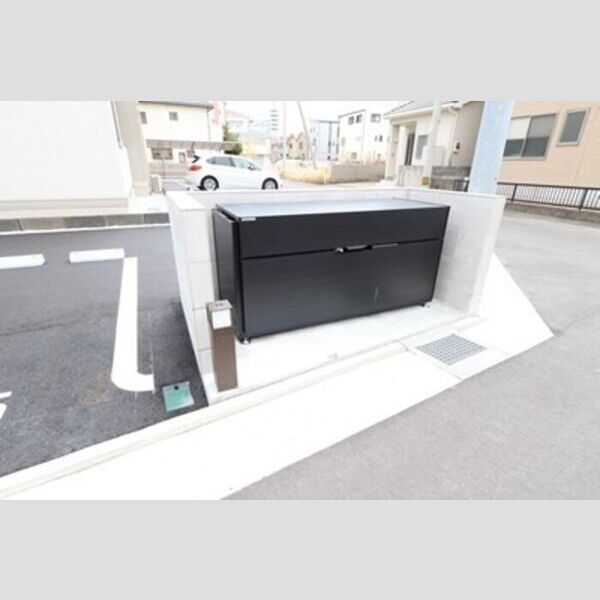 現地周辺 (ゴミ庫)