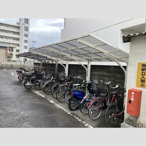 現地周辺 (駐輪場)