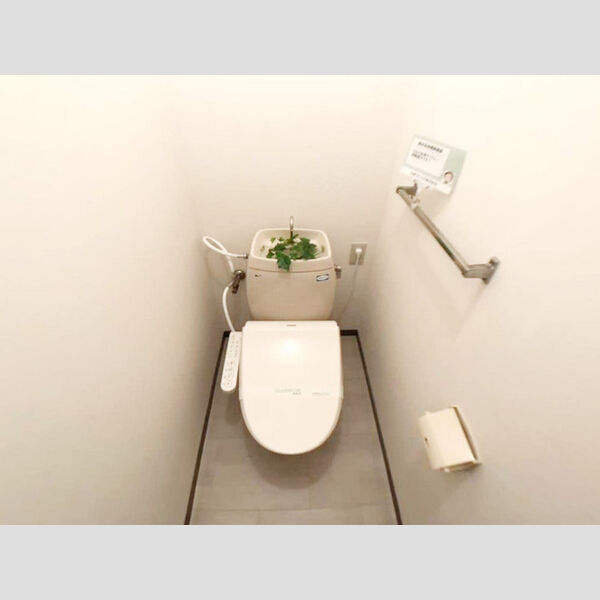 トイレ (温水洗浄暖房便座)