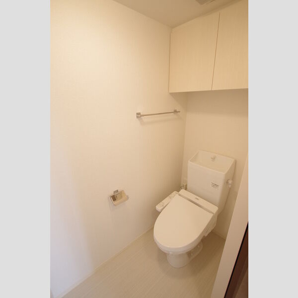 トイレ (温水洗浄暖房便座)