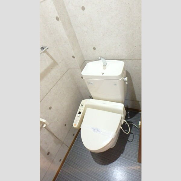 トイレ (温水洗浄暖房便座)