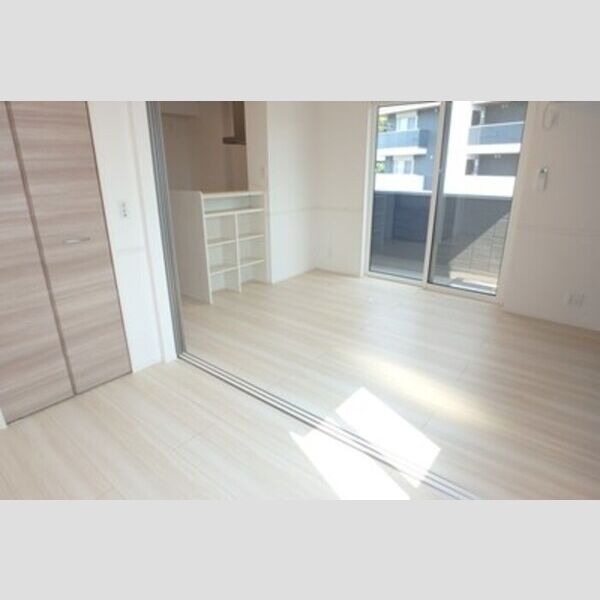 居室・リビング (LDK10帖+洋室3帖)