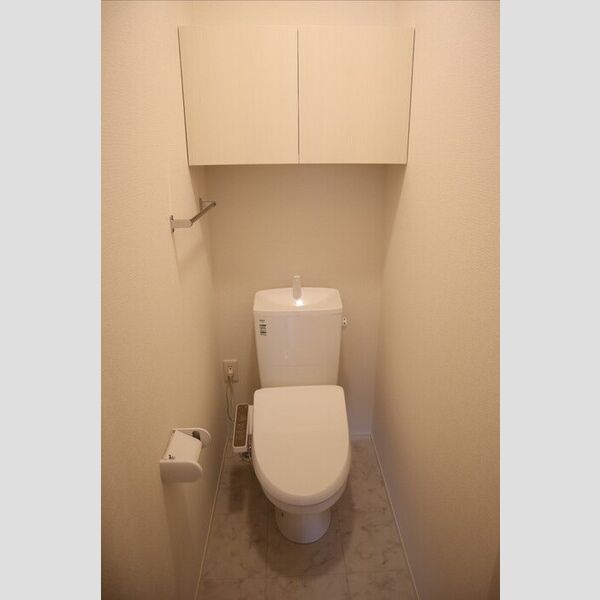 トイレ (トイレ)