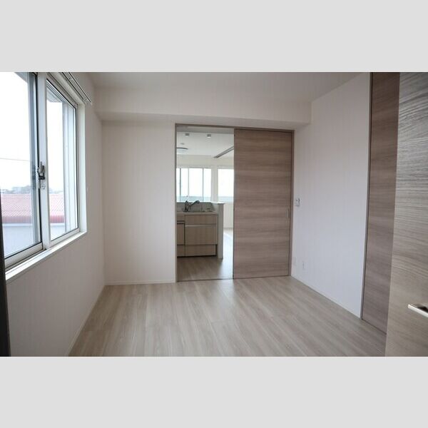 その他 (LDK10.6帖～南東洋室6帖)