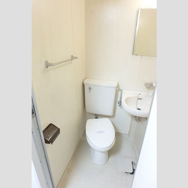 トイレ (トイレ)