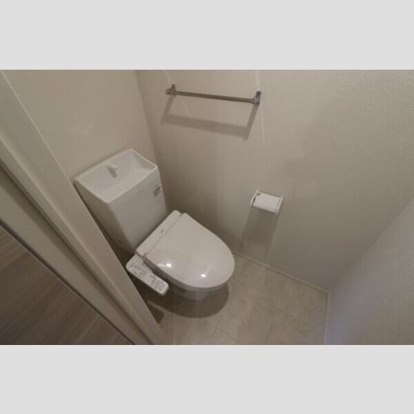 トイレ (温水洗浄暖房便座)