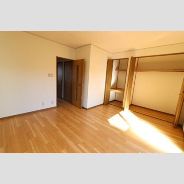 その他 (洋室8.3帖)