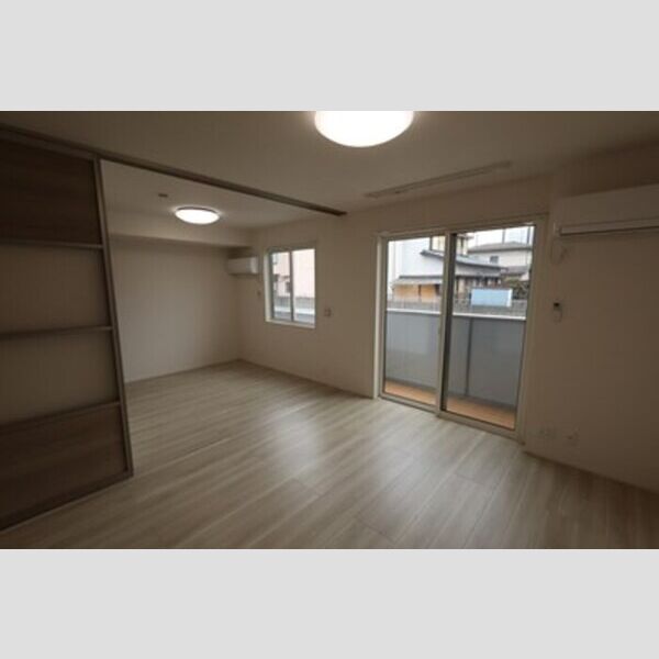 居室・リビング (LDK12.9帖+南洋室4.5帖)