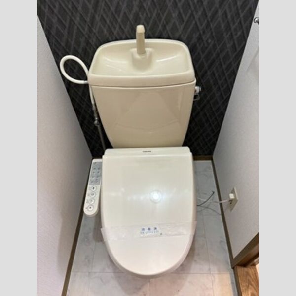 トイレ (温水洗浄暖房便座)