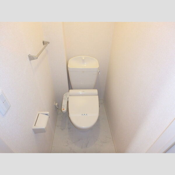 トイレ (温水洗浄暖房便座)