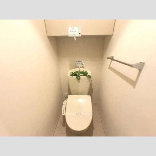 トイレ (温水洗浄暖房便座)