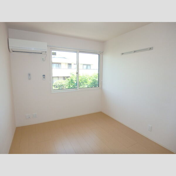 その他 (北西側洋室)