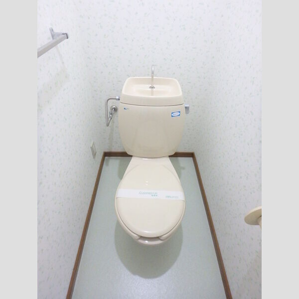 トイレ (トイレ)