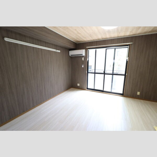 その他 (洋室8.3帖)
