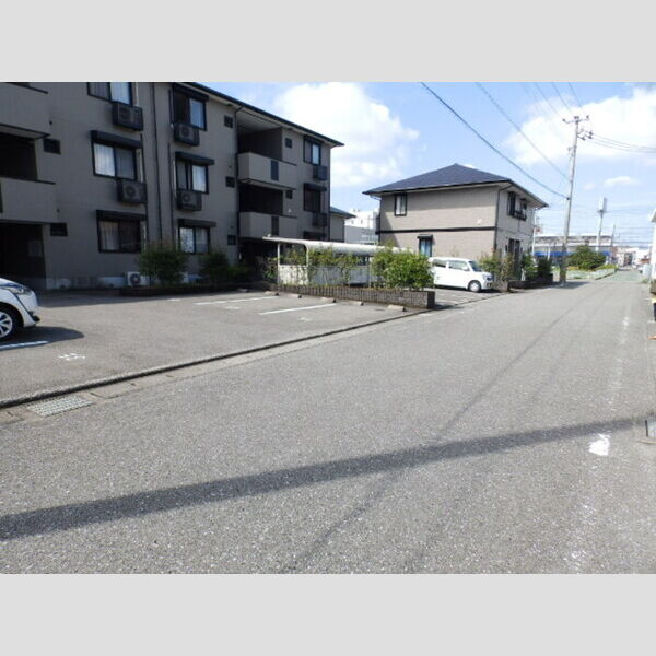 現地周辺 (北側前面道路)