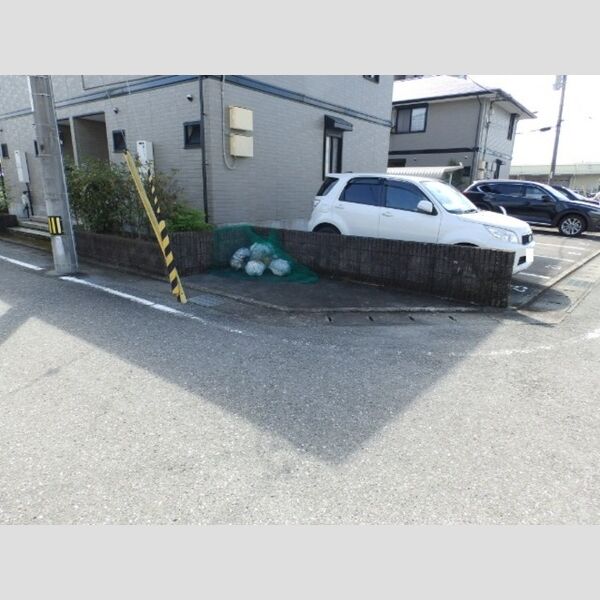 現地周辺 (ゴミ置き場)