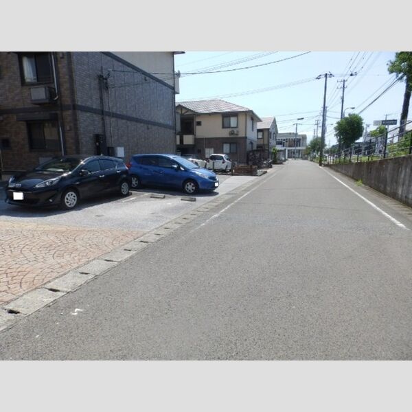 現地周辺 (前面道路)