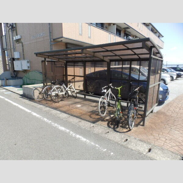現地周辺 (駐輪場)