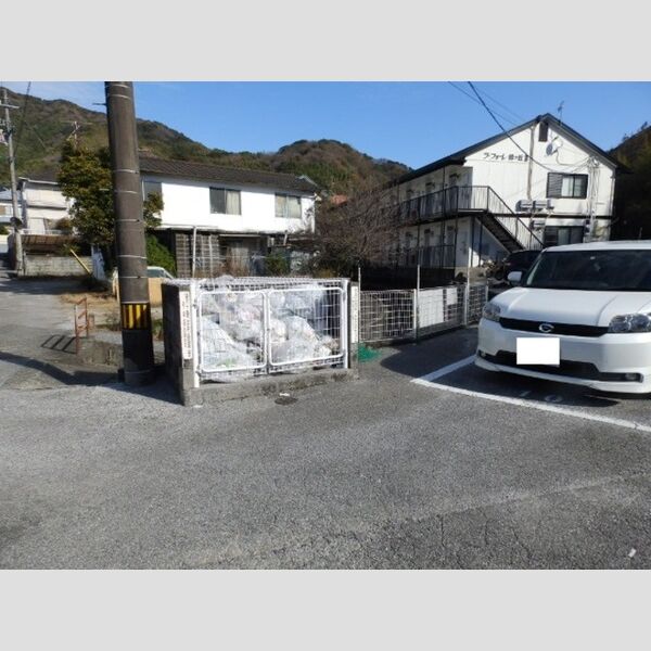 現地周辺 (ゴミ置き場)