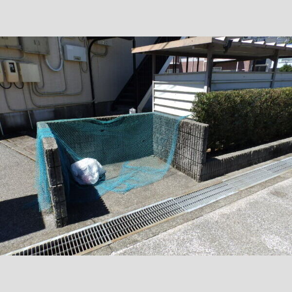 現地周辺 (ゴミ置き場)