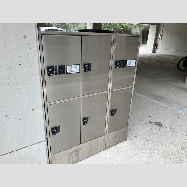 エントランス (宅配ボックス)