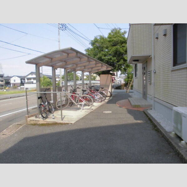 現地周辺 (駐輪場)