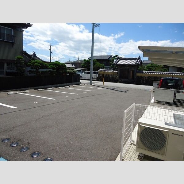 現地周辺 (駐車場)