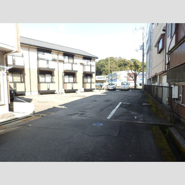 現地周辺 (進入路・アパート南側)