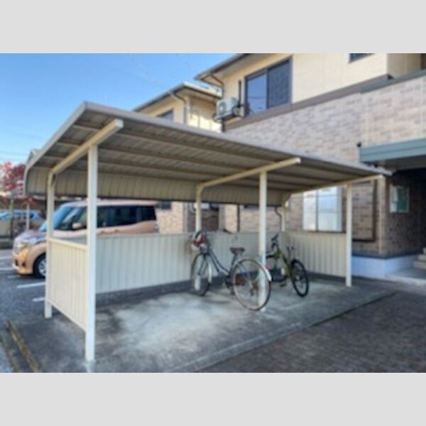 現地周辺 (駐輪場)