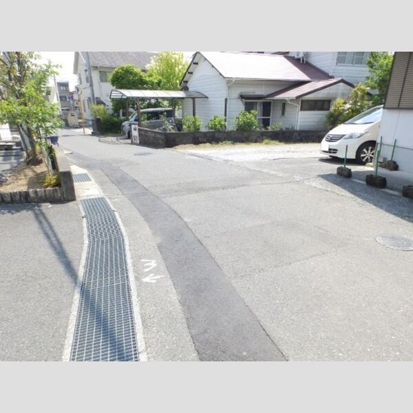 現地周辺 (前面道路)