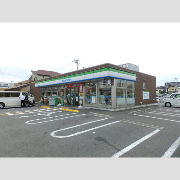 現地周辺 (ファミリーマート高知御座店(184m))