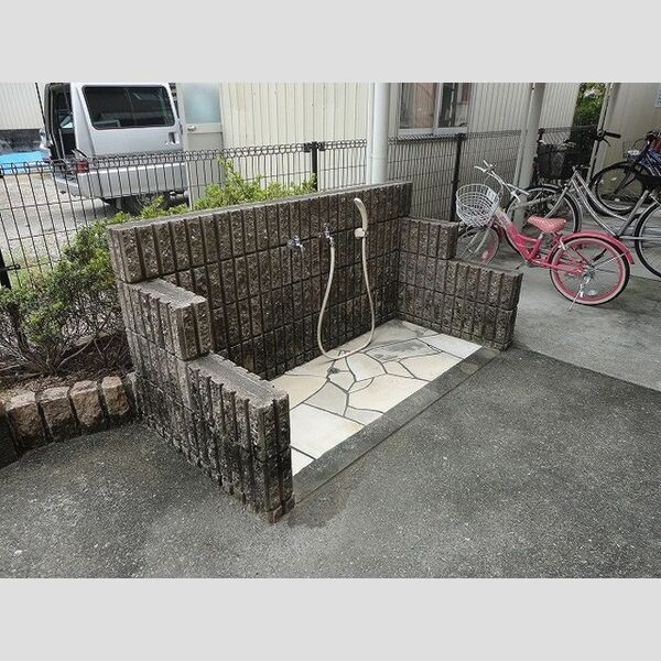 現地周辺 (ペット足洗い場)