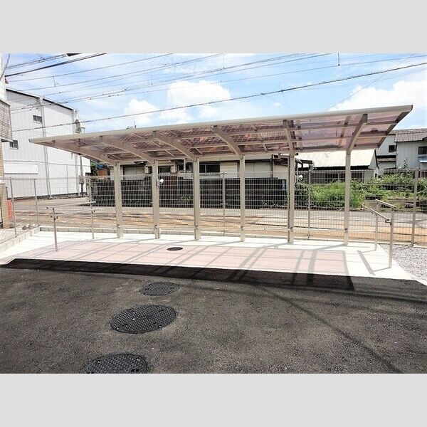 現地周辺 (駐輪場)