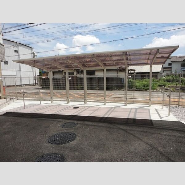 現地周辺 (駐輪場)