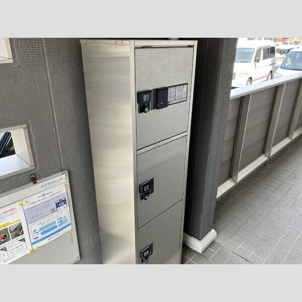 エントランス (宅配ボックス)