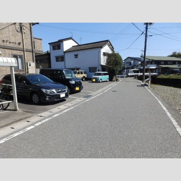 エントランス (前面道路)