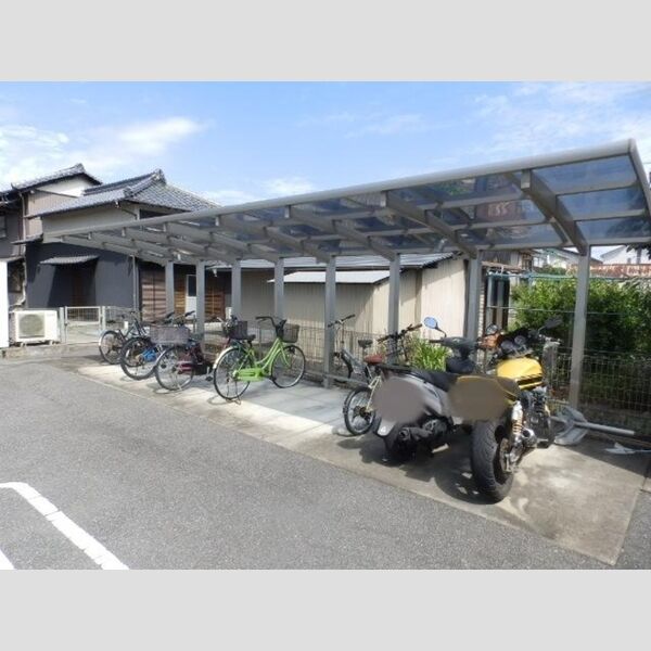 現地周辺 (駐輪場)