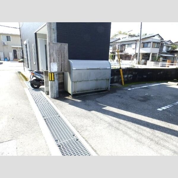 現地周辺 (ゴミ置き場)
