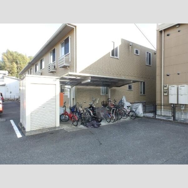 現地周辺 (駐輪場)