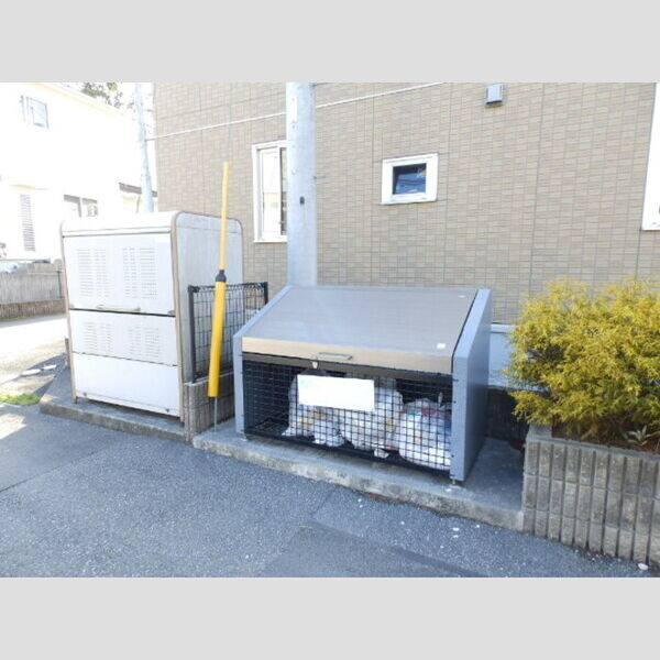 現地周辺 (ゴミ庫)