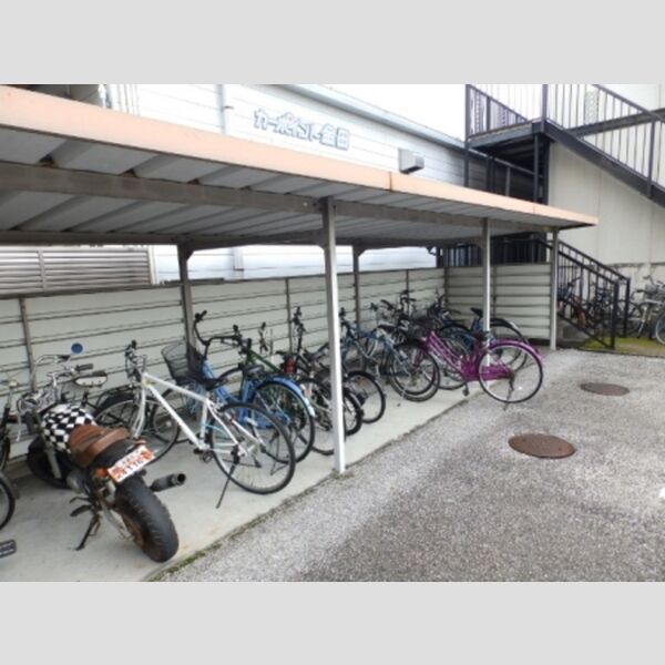 現地周辺 (駐輪場)