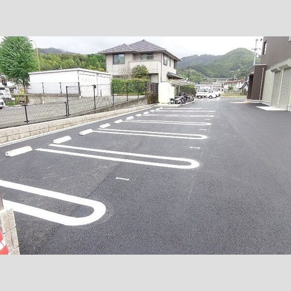 現地周辺 (駐車場)
